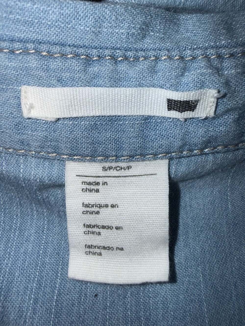 Levi's Women's Western Denim Snap Front Shirt Light Wash Size S - Picture 3 of 5